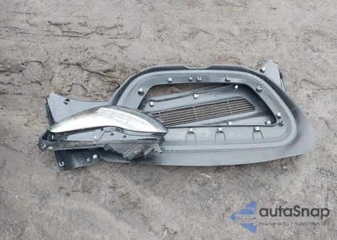 2023 Tesla Model Y Awd/Long Range Dual Motor All-Wheel Drive z USA, uszkodzony, nr VIN 7SAYGDEE7PA042087